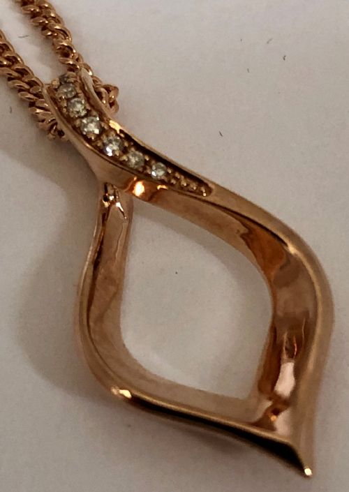 Lovely 9ct Rose Gold Diamond Pendant on Chain