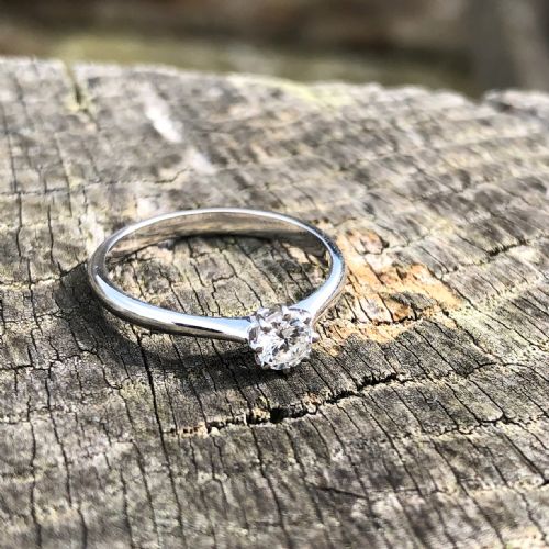 Beautiful Platinum and Diamond Solitaire Ring