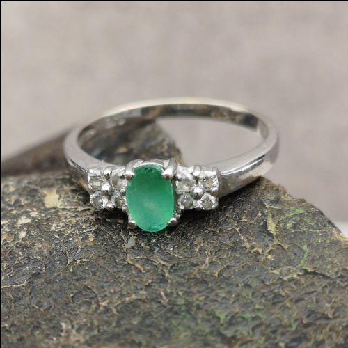 18ct White Gold Art Deco Colombian Emerald & Diamond Ring