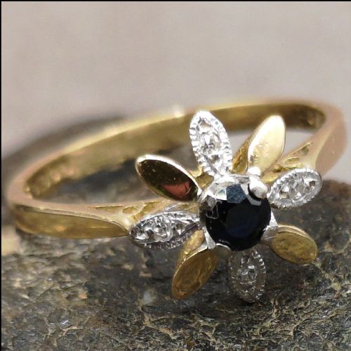 18ct Gold & Platinum Sapphire & Diamond Flower Ring