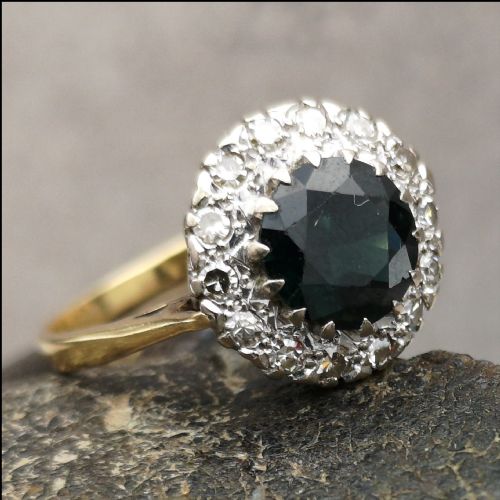 Stunning  Large 18ct Gold Sapphire 1.75ct & Diamond 0.50ct Ring