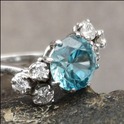 Very Pretty Art Deco 18ct Gold Blue Zircon Diamond Ring