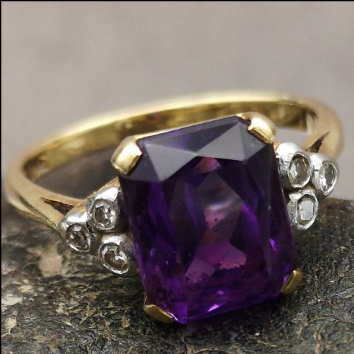 Beautiful 18ct Gold Amethyst & Diamond Cluster Ring