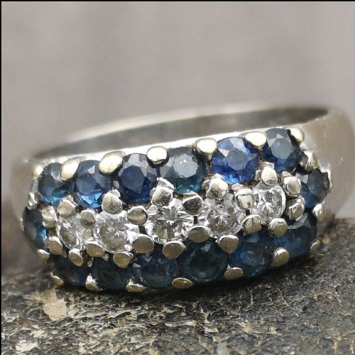 An Unusual 18ct White Gold Double Row Sapphire  and a Single Row Diamond Ring Size N1/2