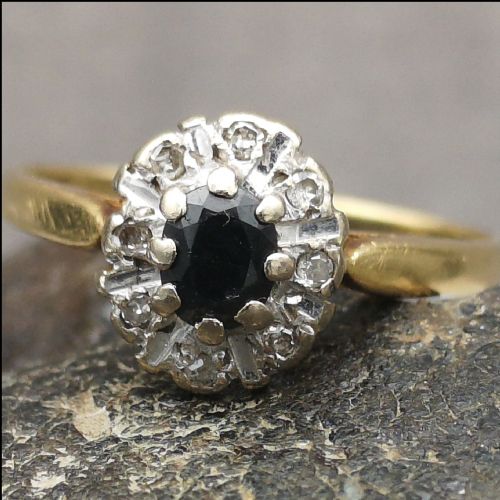 Lovely 18ct Gold Sapphire & Diamond Ring