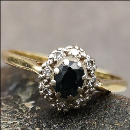 Pretty 18ct Gold Sapphire and Diamond Ring