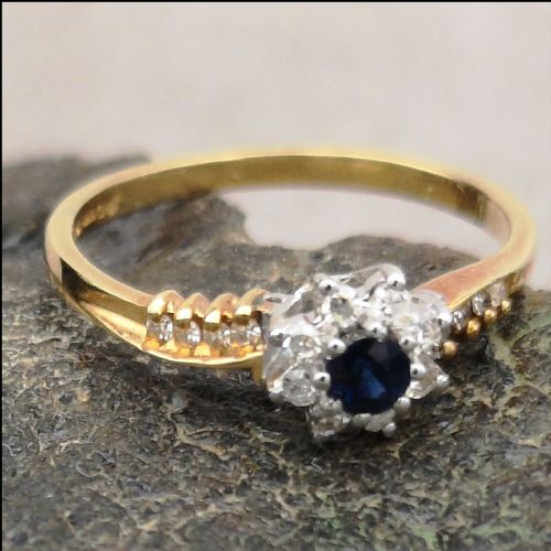 18ct Gold Sapphire & Diamond Cluster Ring