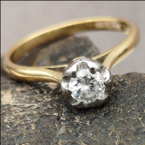 Lovely18ct Gold 0.35ct Diamond Solitaire Art Deco Ring