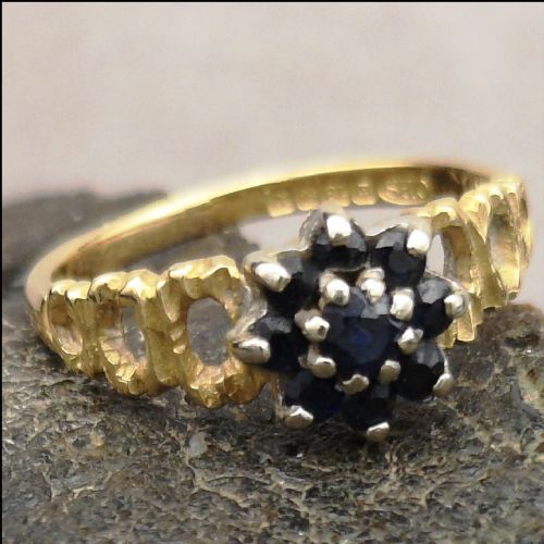 18ct Gold Sapphire Cluster Ring