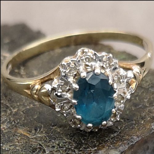 Lovely 9ct Gold Topaz and Diamond Cluster Ring 
