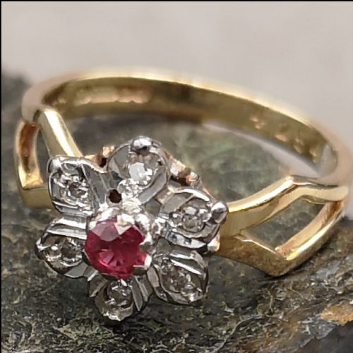 9ct Gold Diamond Ruby Diamond Ring Very Unusual Shank
