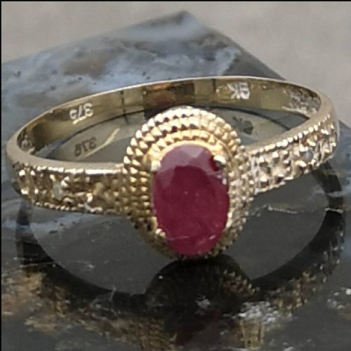 Pretty 9ct Gold Ruby & Diamond Ring