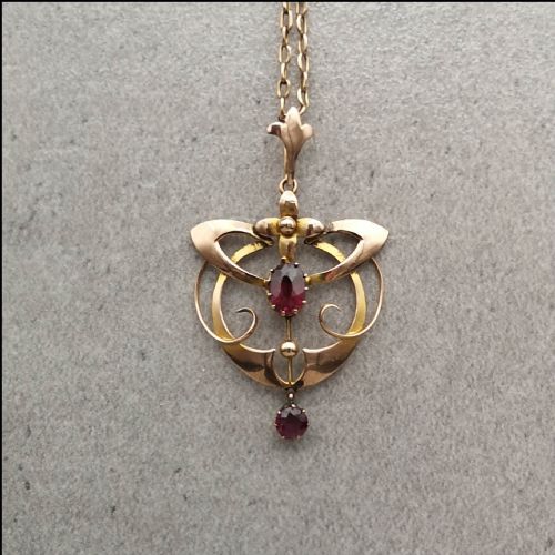 Superb Art Nouveau 9ct Gold Necklace with Garnet Pendant