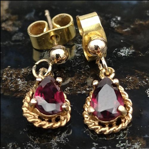 Elegant Vintage 9ct Yellow Gold Garnet Drop Earrings