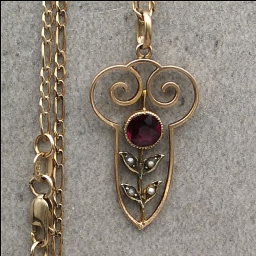 9ct Yellow Gold Edwardian Garnet and Pearl Chain and Pendant.