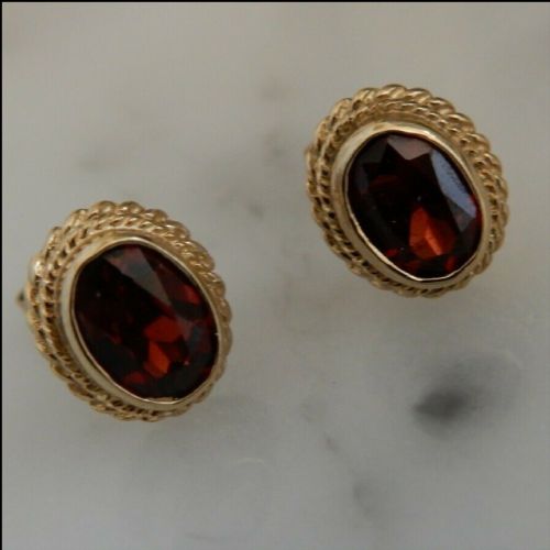 Stunning Pair of Vintage 9ct Gold Oval Garnet Stud Earrings