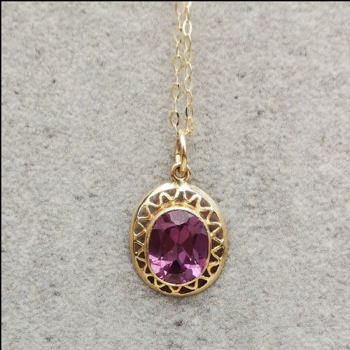 9ct Gold Amethyst (3ct) Pendant and Chain