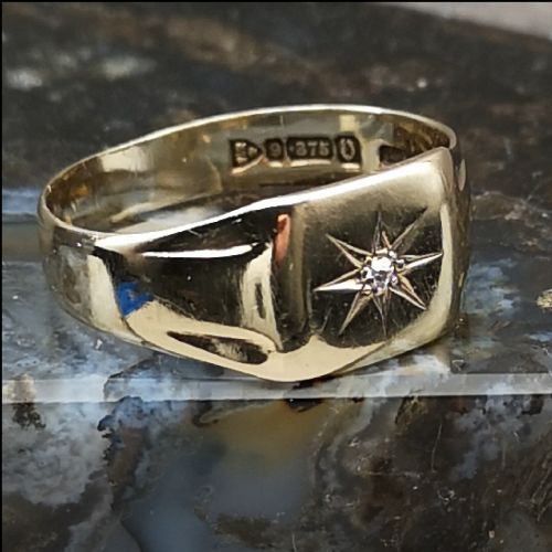 9ct Gold Men Signet Ring with Diamond D.1914