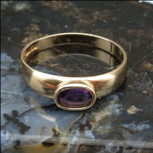 9ct Gold Amethyst Solitaire Ring