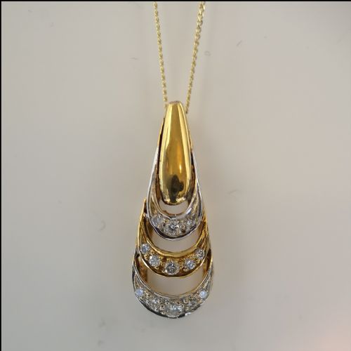 18ct 2 Toned White an Yellow Gold Diamond Pendant with Chain