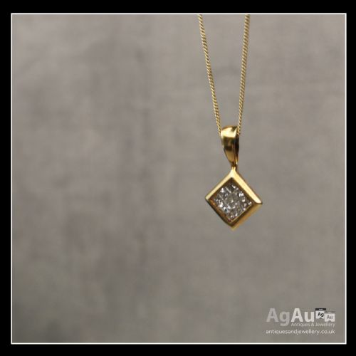 fig 1. 18ct Gold 0.25ct Princess Cut Diamond Cluster Necklace