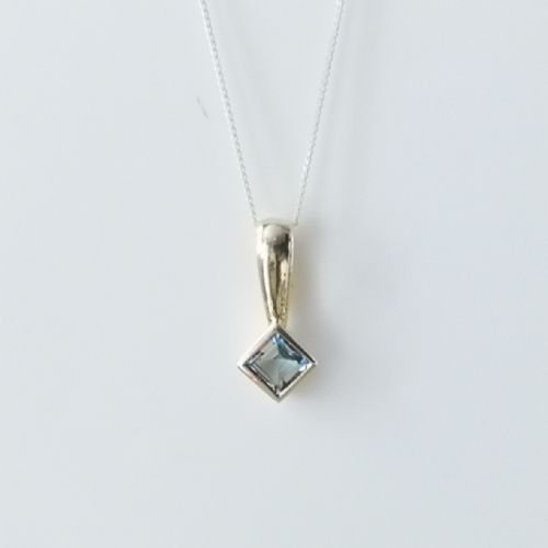 9ct Gold Blue Topaz Pendant Necklace