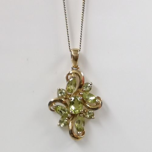 9ct Gold Green French Peridot Cluster Pendant Necklace