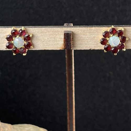 9ct Gold Vintage Opal & Garnet Stud Earring