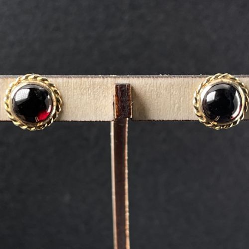 9ct Gold Cabochon Garnet Stud Earrings