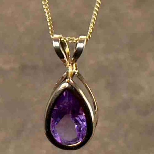 9ct Gold Vintage Pear Cut Amethyst Solitaire Pendant Necklace