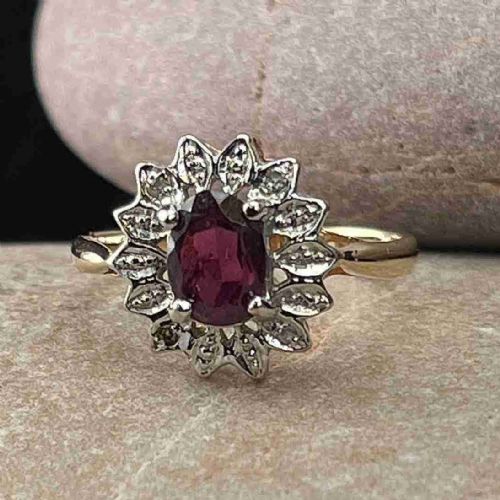 9ct Gold Garnet & Diamond Ring