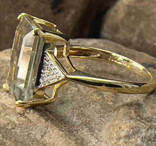 fig 1. 9ct Gold Diamond & Green Sapphire Ring