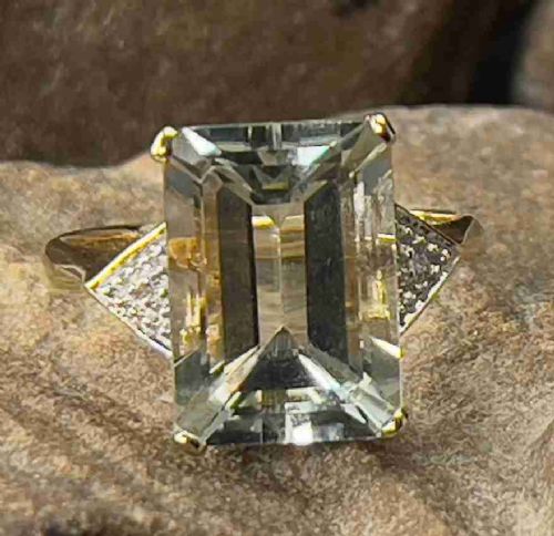 9ct Gold Diamond & Green Sapphire Ring