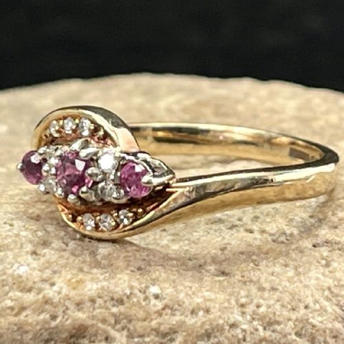 fig 1. 18ct Gold Diamond & Almandine Garnet Ring