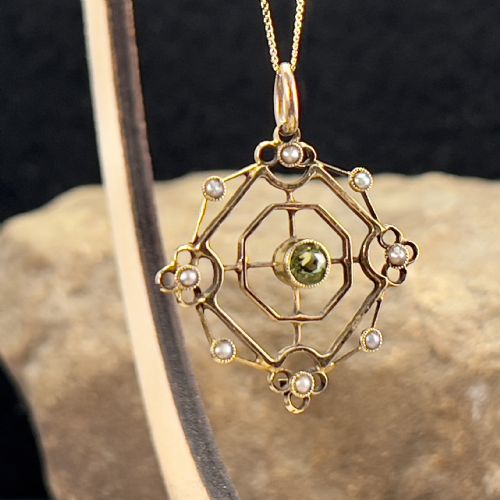 15ct Gold Peridot & Seed Pearls Art Nouveau Lavalier Pendant Necklace