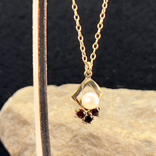 fig 1. 9ct Gold Vintage Pearl And Garnet Necklace