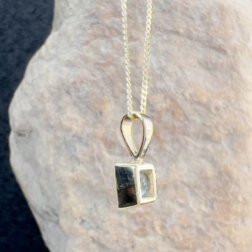9CT GOLD BLUE TOPAZ PENDANT NECKLACE - ADDITIONAL PHOTO 5