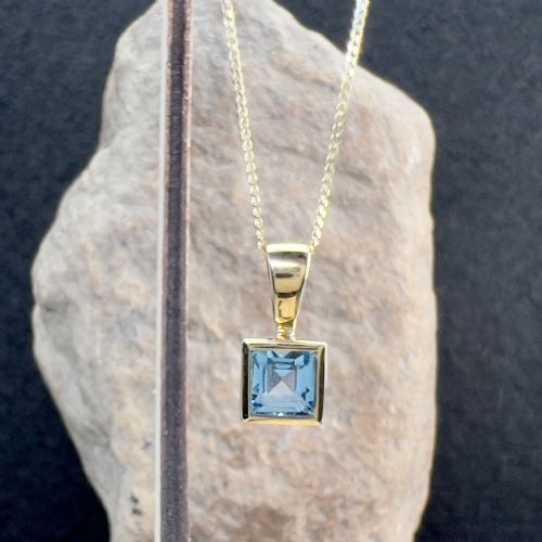 9CT GOLD BLUE TOPAZ PENDANT NECKLACE - ADDITIONAL PHOTO 7