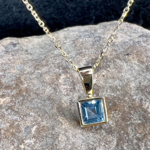 9CT GOLD BLUE TOPAZ PENDANT NECKLACE - ADDITIONAL PHOTO 8