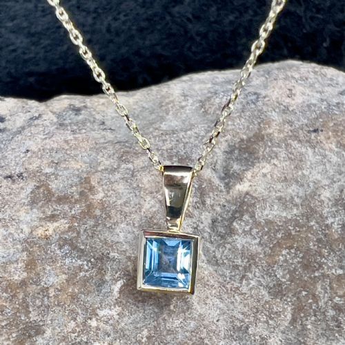 9CT GOLD BLUE TOPAZ PENDANT NECKLACE - ADDITIONAL PHOTO 11