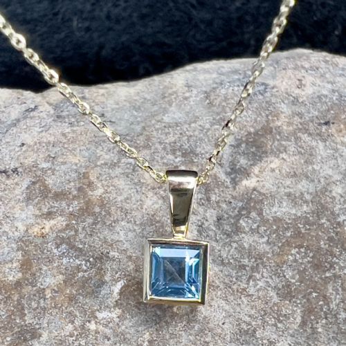 9CT GOLD BLUE TOPAZ PENDANT NECKLACE - ADDITIONAL PHOTO 12