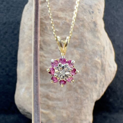9CT GOLD RUBY DIAMOND CLUSTER PENDANT NECKLACE - ADDITIONAL PHOTO 7