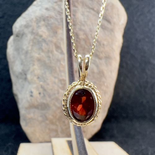 9ct Gold Oval Cut Garnet Pendant Necklace