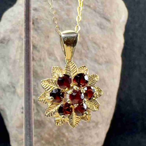 9ct Gold Garnet Flower Pendant Necklace