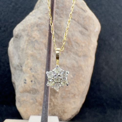 9CT GOLD DIAMOND 035CT CLUSTER PENDANT NECKLACE