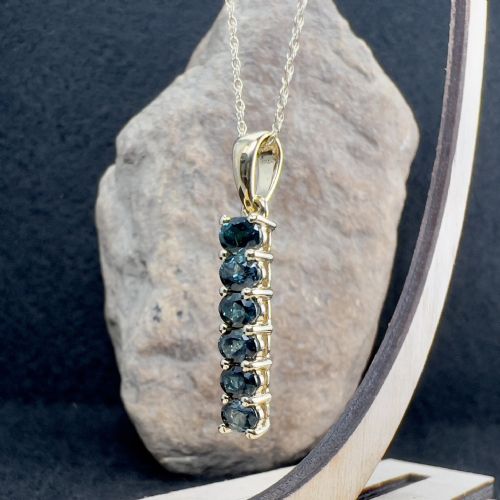 fig 1. 10ct Gold Blue Topaz Pendant Necklace