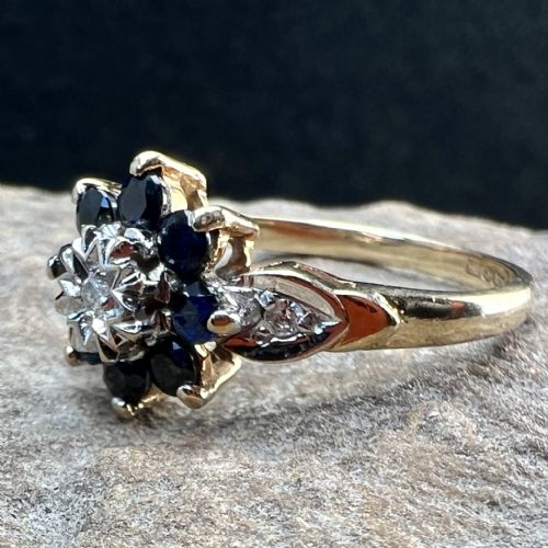 fig 1. 9ct Gold Diamond & Sapphire Cluster Ring