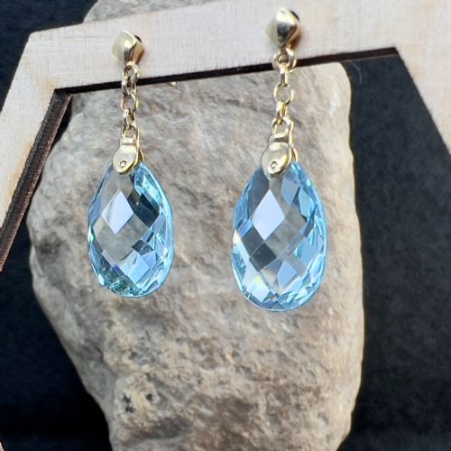 9ct Gold Blue Topaz Dangly Drop Earring