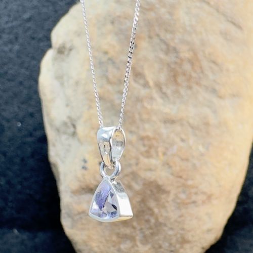 9CT WHITE GOLD BLUE TOPAZ PENDANT NECKLACE - ADDITIONAL PHOTO 2