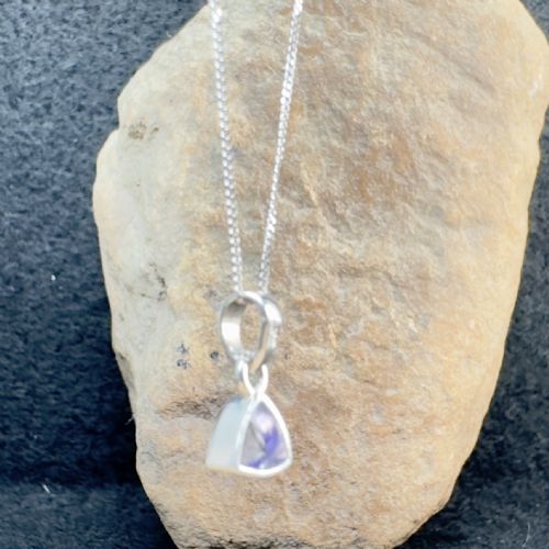 9CT WHITE GOLD BLUE TOPAZ PENDANT NECKLACE - ADDITIONAL PHOTO 4
